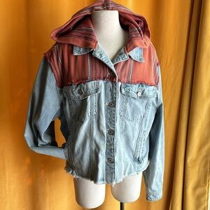 FREE PEOPLE JEAN JACKET WITH HOOD SIZE: Medium